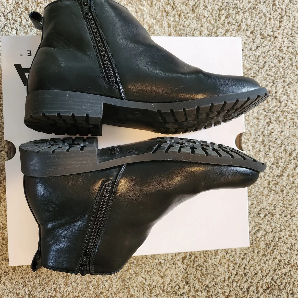 Sonoma Womens Black Boots, Size 8 Wide - Picture 5 of 9